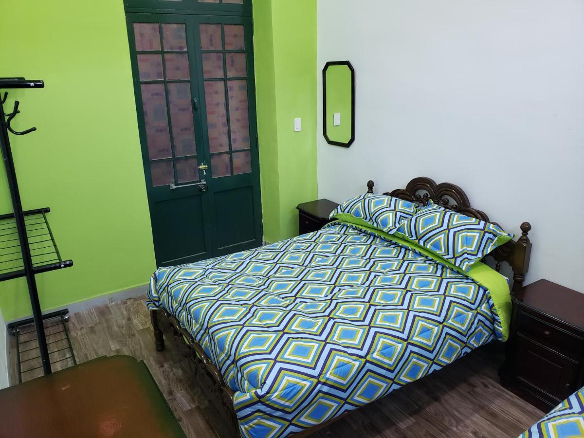 Saint Peter'S Llama Hostal La Paz Buitenkant foto